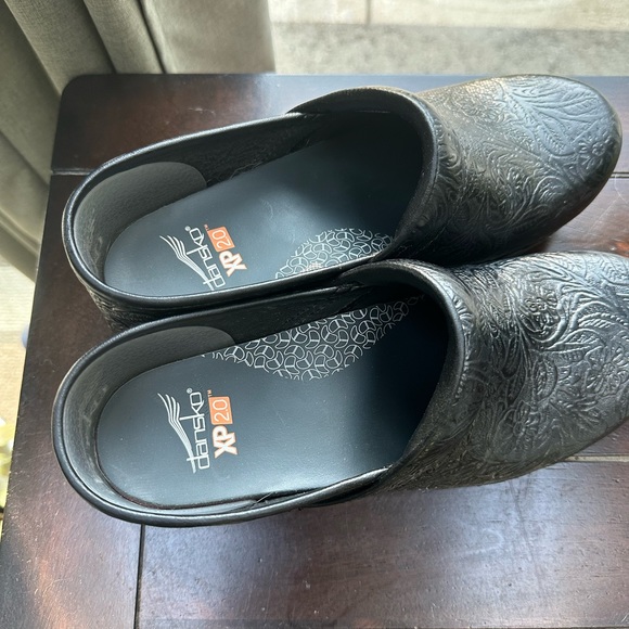 Dansko XP 2.0 Black Floral Tooled size EU 39 (US 8.5-9) - Picture 3 of 4